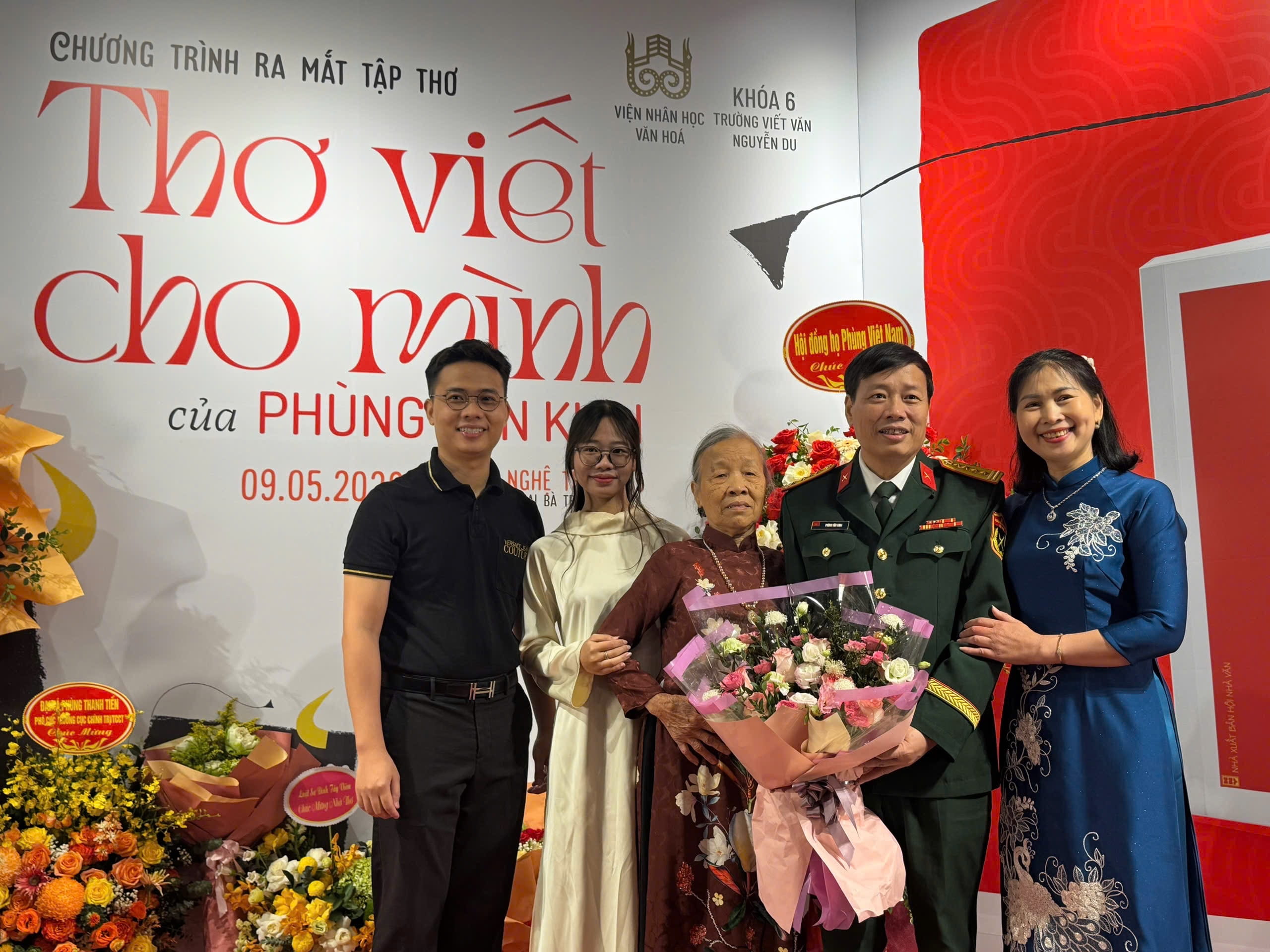 nhà văn Phùng Văn Khai 12