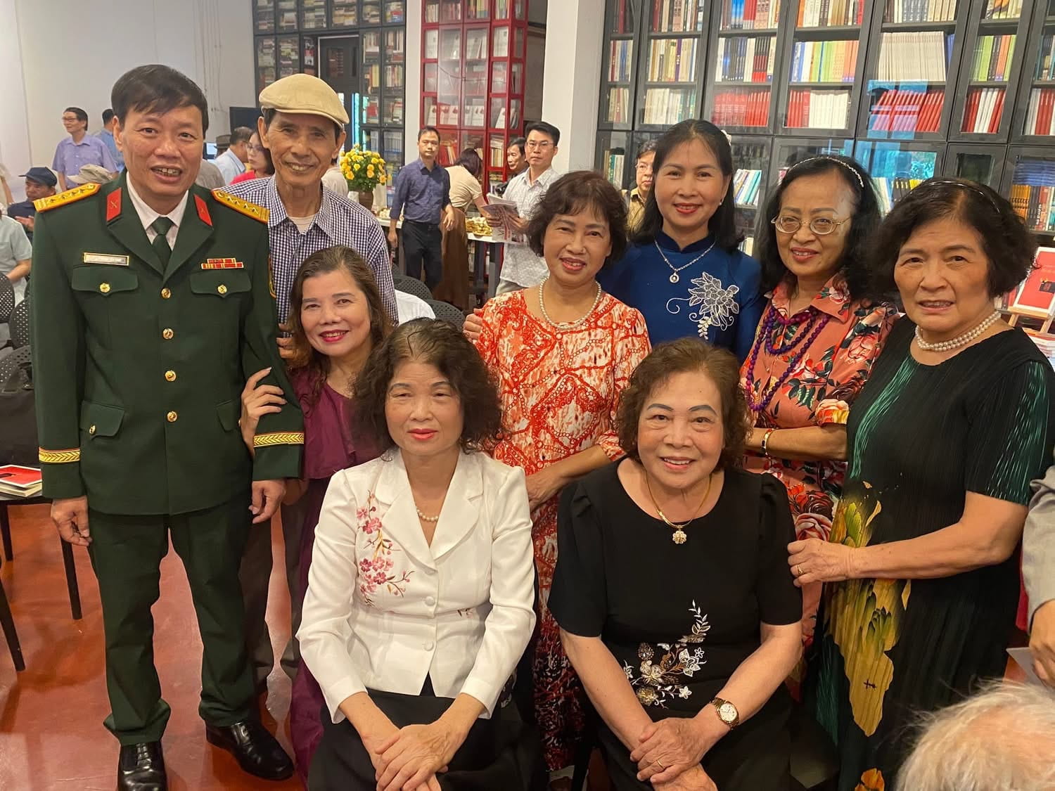 nhà văn Phùng Văn Khai 6