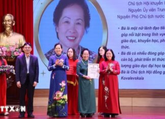 Tôn vinh những đóng góp to lớn của đội ngũ nữ trí thức Việt Nam Tôn vinh những đóng góp to lớn của đội ngũ nữ trí thức Việt Nam