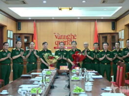 Bàn giao chức vụ Tổng biên tập Tạp chí Văn nghệ Quân đội