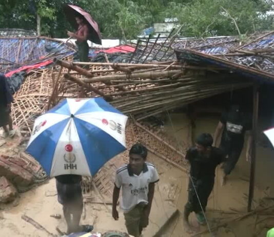 Bangladesh: Lũ lụt, sạt lở đất khiến ít nhất 44 người thiệt mạng, hơn một triệu người mắc kẹt Bangladesh: Lũ lụt, sạt lở đất khiến ít nhất 44 người thiệt mạng, hơn một triệu người mắc kẹt