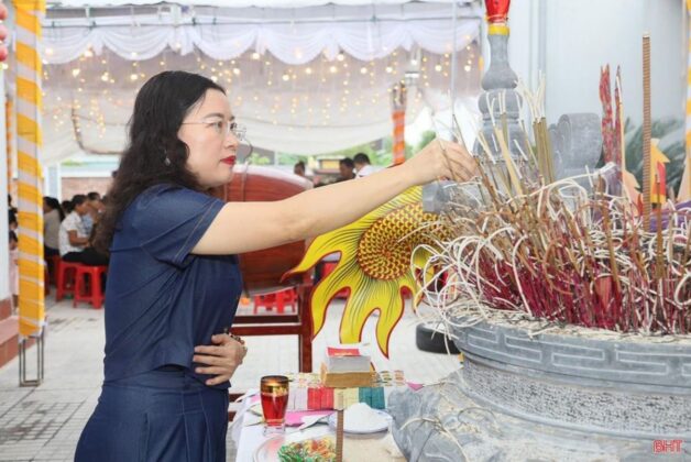 Trang trọng lễ giỗ lần thứ 847 Th&aacute;i &uacute;y T&ocirc; Hiến Th&agrave;nh